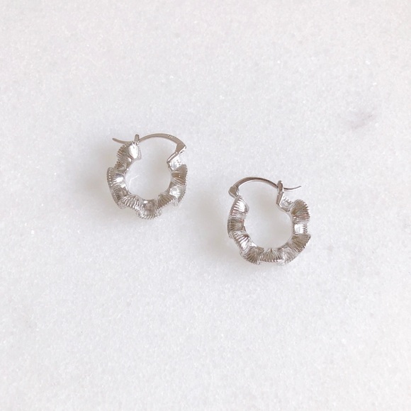 S925 Silver twisted Wavy Hoop Earrings - Picture 1 of 12